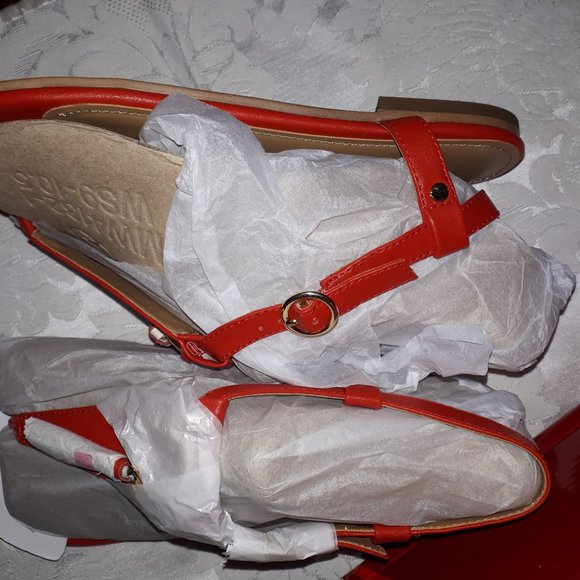 BRAND new T-bar Sandal - Picture 4 of 5